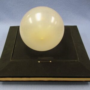 dove in balloon tray