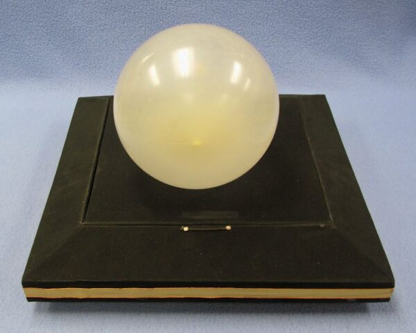 dove in balloon tray